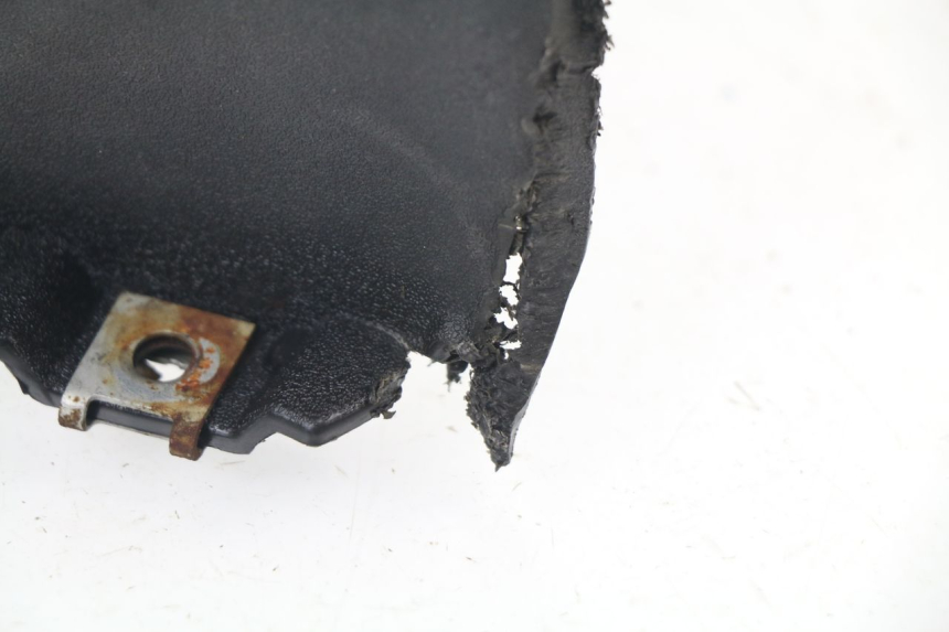 photo de TAPA REPOSAPIES CONEXION APRILIA SCARABEO GT 125 (1999 - 2007)