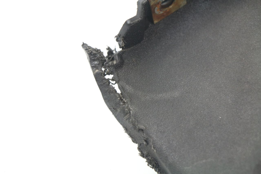 photo de TAPA REPOSAPIES CONEXION APRILIA SCARABEO GT 125 (1999 - 2007)
