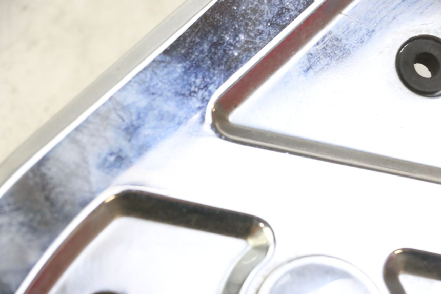 photo de TAPA REPOSAPIES CONEXION DERECHA HYOSUNG GV AQUILA 125 (2000 - 2004)