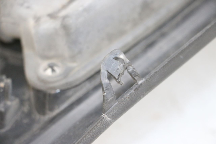 photo de TAPA REPOSAPIES CONEXION DERECHA SUZUKI BURGMAN 650 (2013 - 2020)