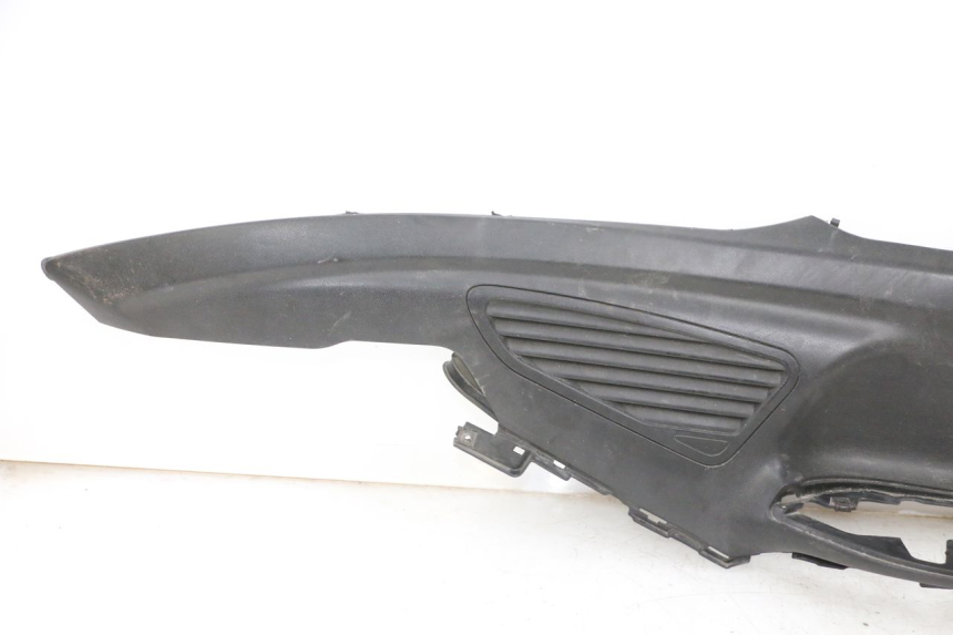 photo de TAPA REPOSAPIES CONEXION DERECHA SUZUKI BURGMAN 650 (2013 - 2020)