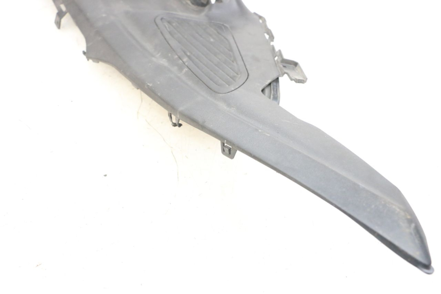 photo de TAPA REPOSAPIES CONEXION DERECHA SUZUKI BURGMAN 650 (2013 - 2020)