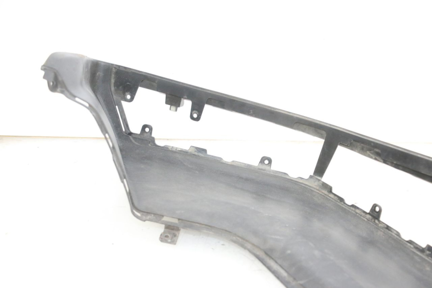 photo de TAPA REPOSAPIES CONEXION DERECHA SUZUKI BURGMAN 650 (2013 - 2020)