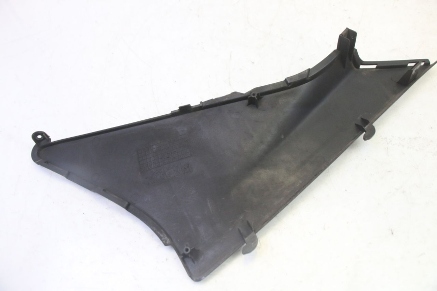 photo de TAPA REPOSAPIES CONEXION DERECHA HONDA FES S-WING SWING ABS 125 (2007 - 2015)