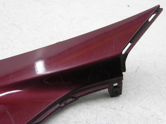 photo de TAPA REPOSAPIES CONEXION DERECHA HONDA FES S-WING SWING ABS 125 (2007 - 2015)