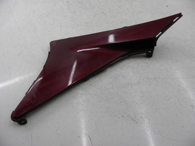 photo de TAPA REPOSAPIES CONEXION DERECHA HONDA FES S-WING SWING ABS 125 (2007 - 2015)