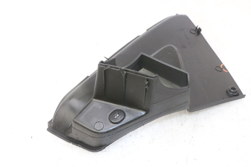 photo de TAPA REPOSAPIES CONEXION DERECHA PEUGEOT JET FORCE CARBU 50 (2003 - 2016)