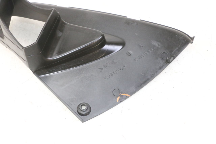photo de TAPA REPOSAPIES CONEXION DERECHA PEUGEOT JET FORCE CARBU 50 (2003 - 2016)