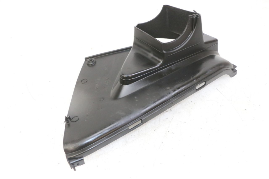 photo de TAPA REPOSAPIES CONEXION DERECHA PEUGEOT JET FORCE CARBU 50 (2003 - 2016)