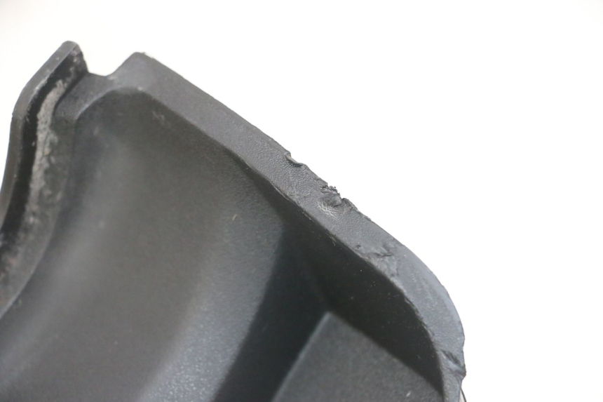 photo de TAPA REPOSAPIES CONEXION DERECHA PEUGEOT JET FORCE CARBU 50 (2003 - 2016)