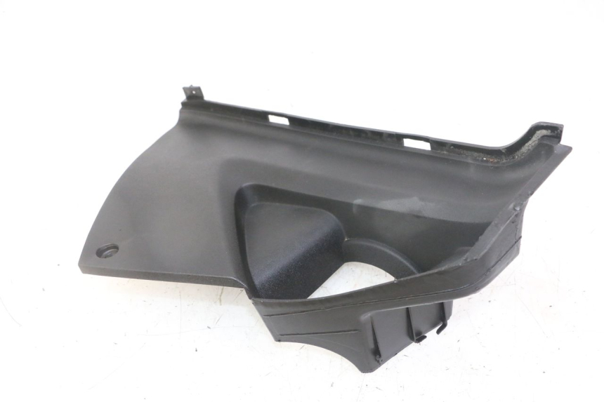 photo de TAPA REPOSAPIES CONEXION DERECHA PEUGEOT JET FORCE CARBU 50 (2003 - 2016)