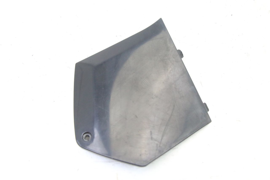 photo de TAPA REPOSAPIES CONEXION DERECHA PIAGGIO MP3 500 (2011 - 2015)