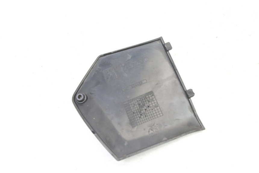 photo de TAPA REPOSAPIES CONEXION DERECHA PIAGGIO MP3 500 (2011 - 2015)