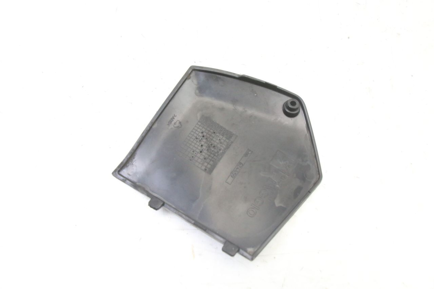 photo de TAPA REPOSAPIES CONEXION DERECHA PIAGGIO MP3 500 (2011 - 2015)
