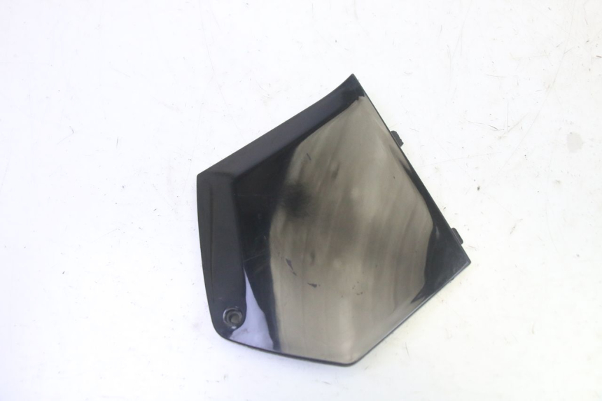 photo de TAPA REPOSAPIES CONEXION DERECHA PIAGGIO MP3 500 (2011 - 2015)
