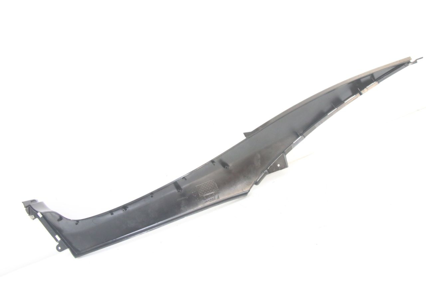 photo de TAPA REPOSAPIES CONEXION DERECHA PIAGGIO MP3 500 (2014 - 2016)