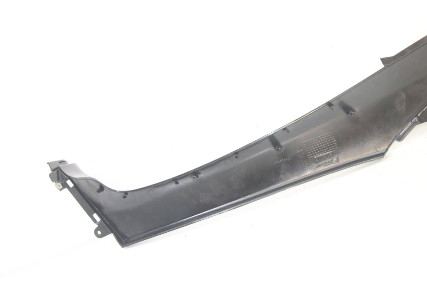 photo de TAPA REPOSAPIES CONEXION DERECHA PIAGGIO MP3 500 (2014 - 2016)