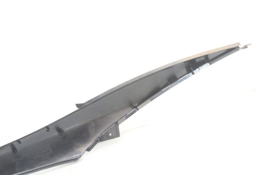 photo de TAPA REPOSAPIES CONEXION DERECHA PIAGGIO MP3 500 (2014 - 2016)