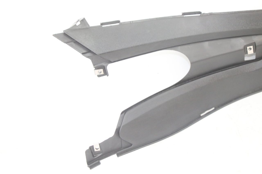 photo de TAPA REPOSAPIES CONEXION DERECHA GILERA RUNNER SP 50 (2006 - 2008)