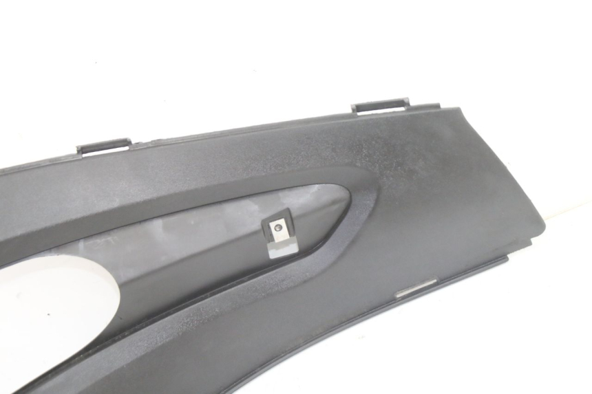 photo de TAPA REPOSAPIES CONEXION DERECHA GILERA RUNNER SP 50 (2006 - 2008)
