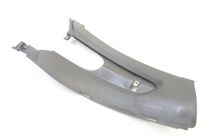 photo de TAPA REPOSAPIES CONEXION DERECHA GILERA RUNNER SP 50 (2006 - 2008)