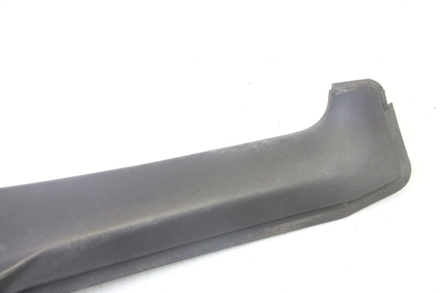 photo de TAPA REPOSAPIES CONEXION DERECHA APRILIA SR R 2T LC 50 (2018 - 2021)