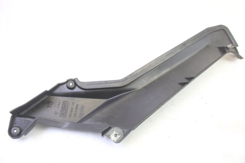 photo de TAPA REPOSAPIES CONEXION DERECHA APRILIA SR R 2T LC 50 (2018 - 2021)