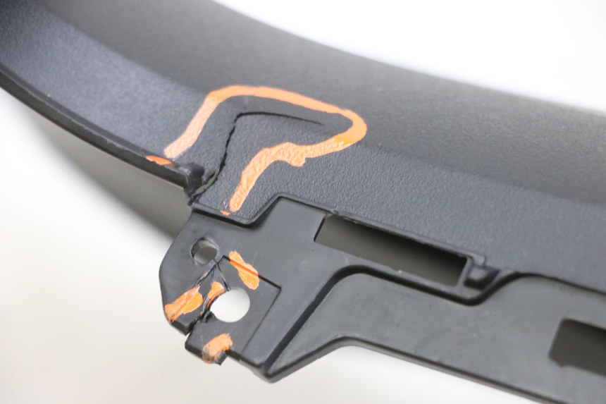 photo de TAPA REPOSAPIES CONEXION DERECHA YAMAHA TRICITY 300 (2020 - 2024) - Detalle de la pieza