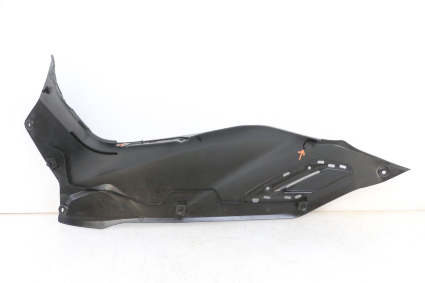 photo de TAPA REPOSAPIES CONEXION DERECHA YAMAHA TRICITY 300 (2020 - 2024) - Zoom estado de uso