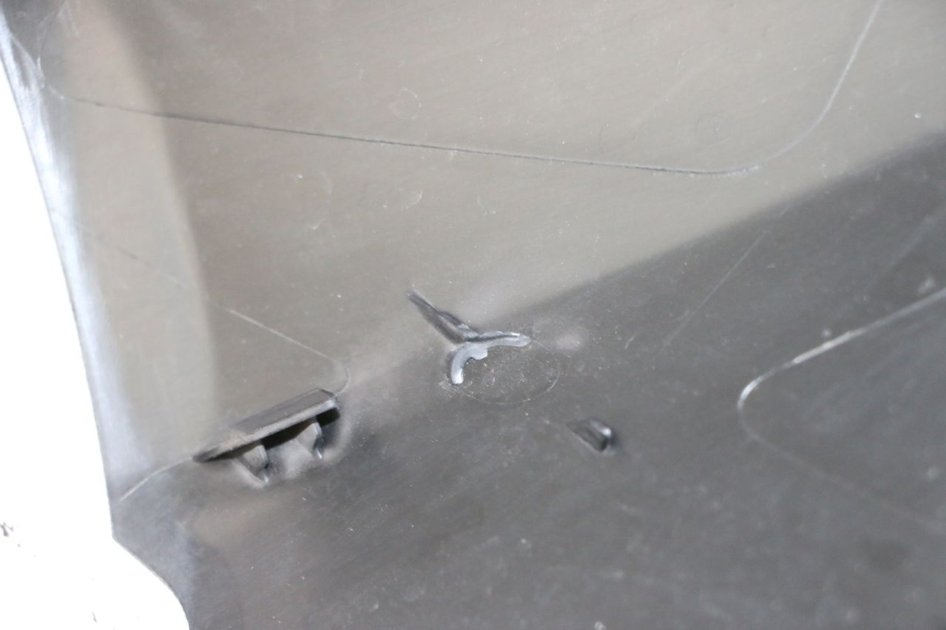 photo de TAPA REPOSAPIES CONEXION DERECHA YAMAHA XMAX X-MAX 125 (2021 - 2025)