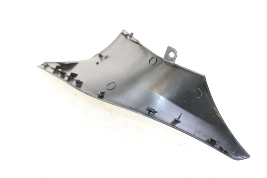 photo de TAPA REPOSAPIES CONEXION DERECHA YAMAHA XMAX X-MAX 125 (2021 - 2025)