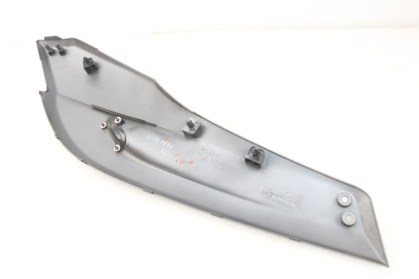 photo de TAPA REPOSAPIES CONEXION DERECHA YAMAHA XP T-MAX TMAX 500 (2008 - 2012)