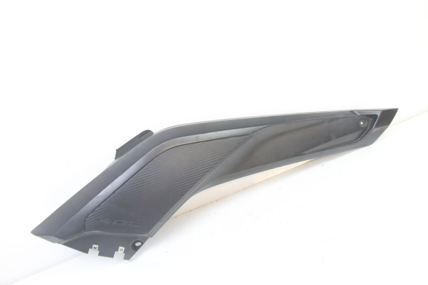 photo de TAPA REPOSAPIES CONEXION DERECHA YAMAHA YP X-MAX XMAX 400 (2014 - 2017)