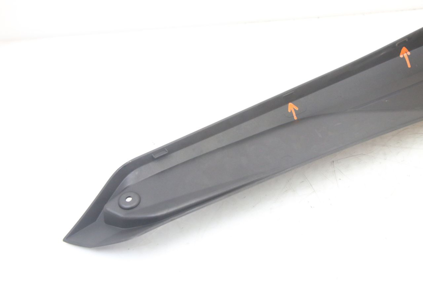 photo de TAPA REPOSAPIES CONEXION DERECHA YAMAHA YP X-MAX XMAX 400 (2014 - 2017)