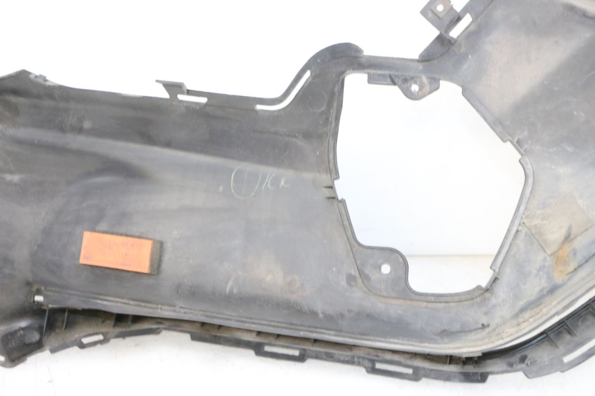 photo de TAPA REPOSAPIES CONEXION IZQUIERDA SUZUKI BURGMAN 650 (2013 - 2020)