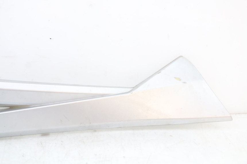 photo de TAPA REPOSAPIES CONEXION IZQUIERDA LONGJIA EASY MAX 125 (2020 - 2024)