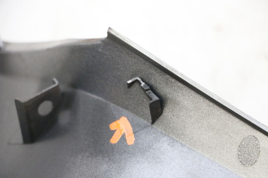 photo de TAPA REPOSAPIES CONEXION IZQUIERDA HONDA FORZA ABS 300 (2013 - 2019)