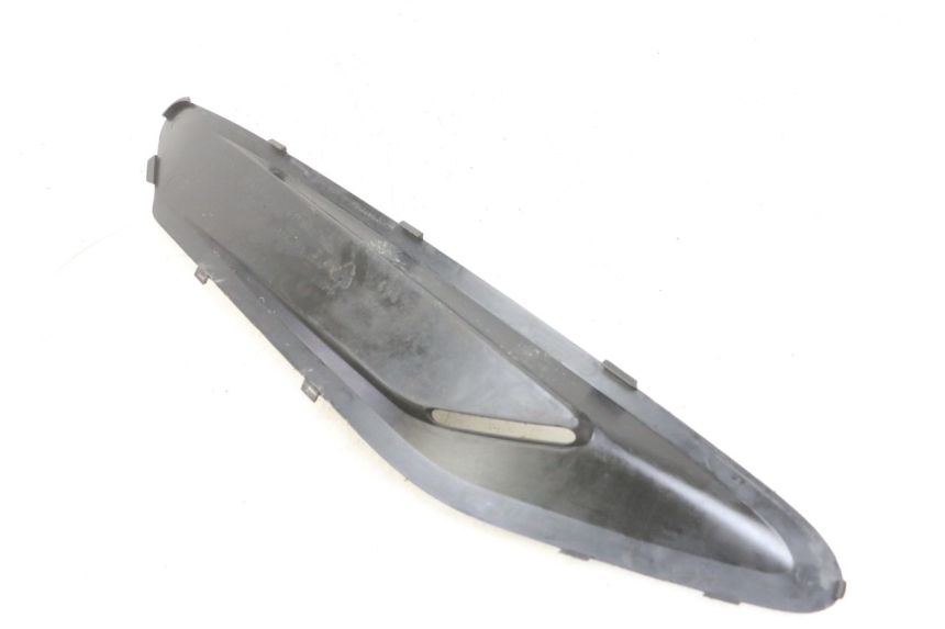 photo de TAPA REPOSAPIES CONEXION IZQUIERDA SYM GTS EVO 125 (2009 - 2013) - Zoom estado de uso