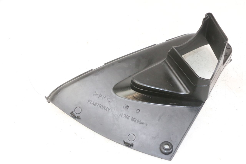 photo de TAPA REPOSAPIES CONEXION IZQUIERDA PEUGEOT JET FORCE CARBU 50 (2003 - 2016)