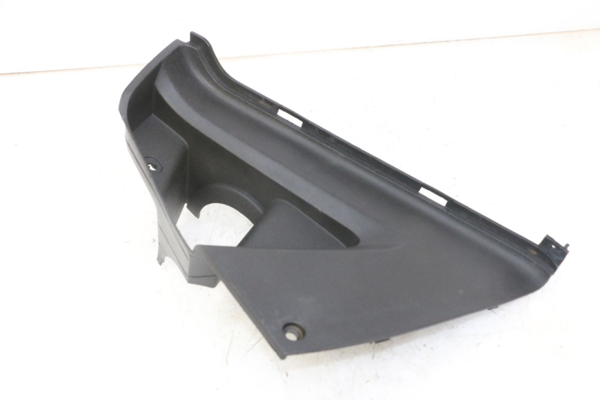 photo de TAPA REPOSAPIES CONEXION IZQUIERDA PEUGEOT JET FORCE CARBU 50 (2003 - 2016)