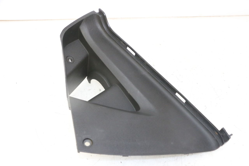 photo de TAPA REPOSAPIES CONEXION IZQUIERDA PEUGEOT JET FORCE CARBU 50 (2003 - 2016)