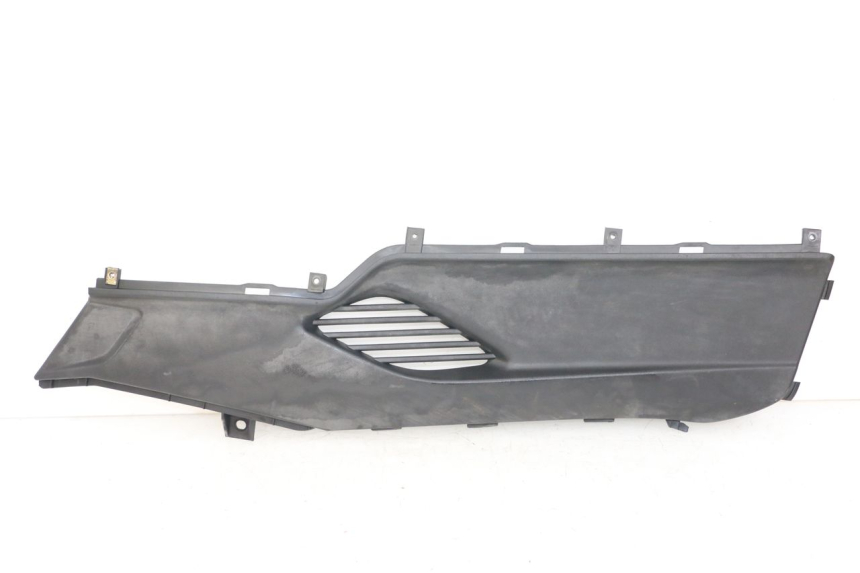 photo de TAPA REPOSAPIES CONEXION IZQUIERDA KYMCO DINK STREET ABS 125 (2011 - 2018)