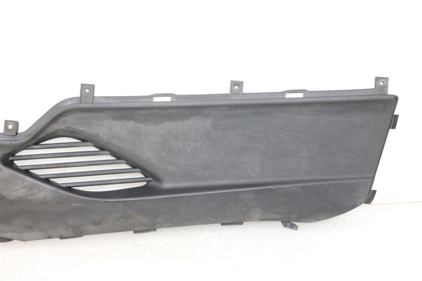 photo de TAPA REPOSAPIES CONEXION IZQUIERDA KYMCO DINK STREET ABS 125 (2011 - 2018)