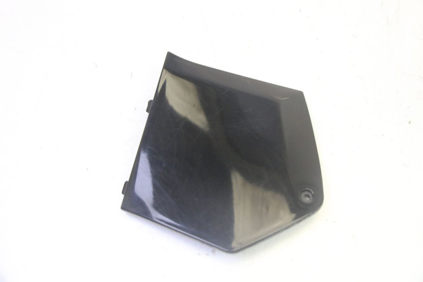 photo de TAPA REPOSAPIES CONEXION IZQUIERDA PIAGGIO MP3 500 (2011 - 2015)