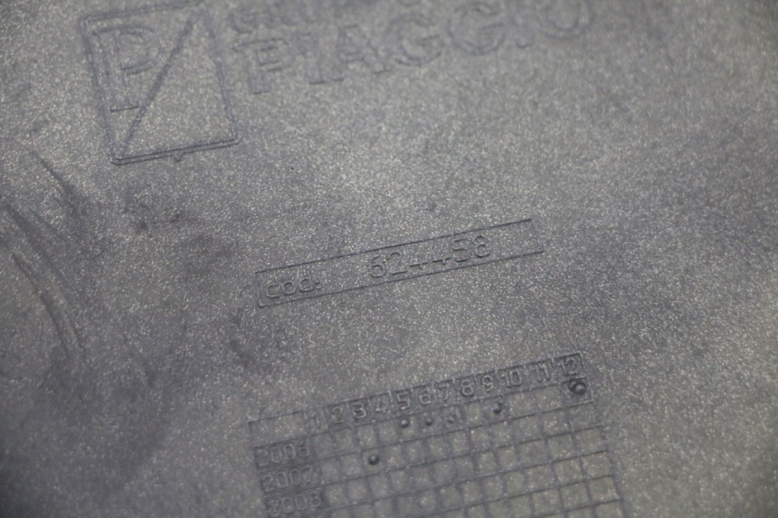 photo de TAPA REPOSAPIES CONEXION IZQUIERDA PIAGGIO MP3 125 (2006 - 2014)