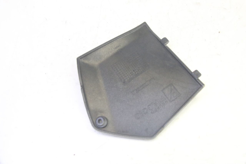 photo de TAPA REPOSAPIES CONEXION IZQUIERDA PIAGGIO MP3 RL 250 (2007 - 2010) - Otra perspectiva