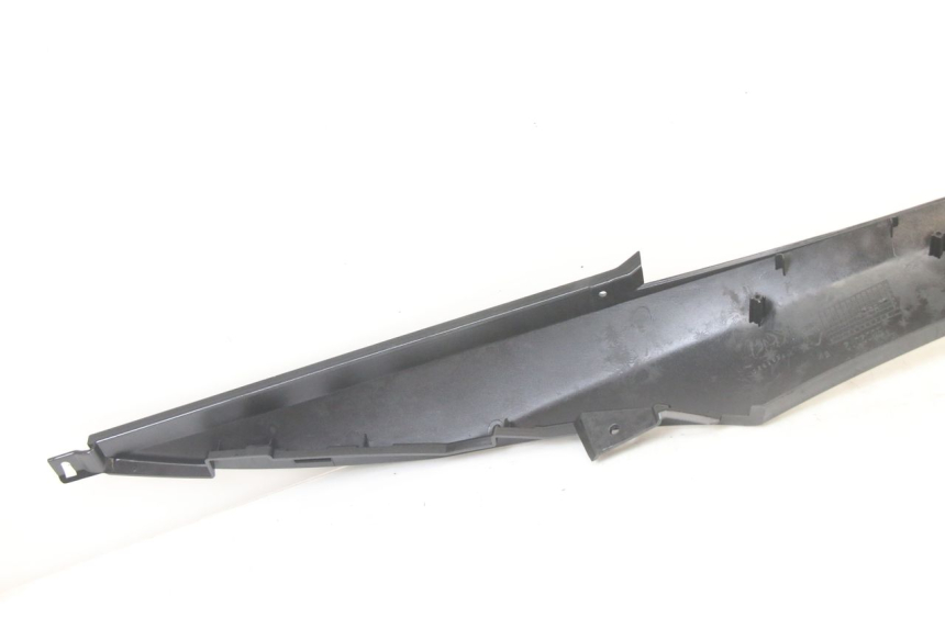 photo de TAPA REPOSAPIES CONEXION IZQUIERDA PIAGGIO MP3 500 (2014 - 2016)