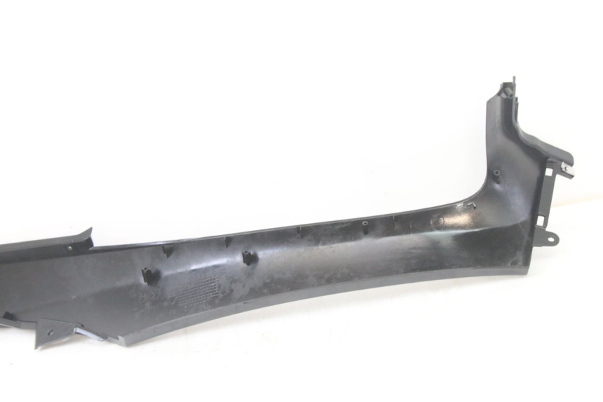 photo de TAPA REPOSAPIES CONEXION IZQUIERDA PIAGGIO MP3 500 (2014 - 2016)