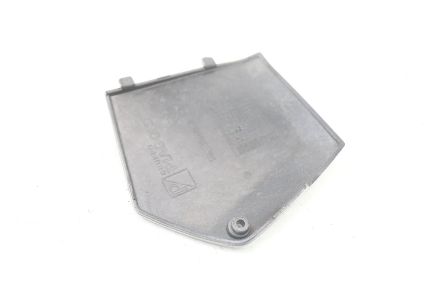 photo de TAPA REPOSAPIES CONEXION IZQUIERDA PIAGGIO MP3 LT 400 (2007 - 2012)