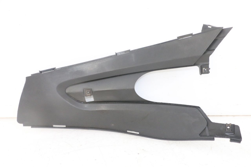 photo de TAPA REPOSAPIES CONEXION IZQUIERDA GILERA RUNNER SL 50 (2006 - 2009)